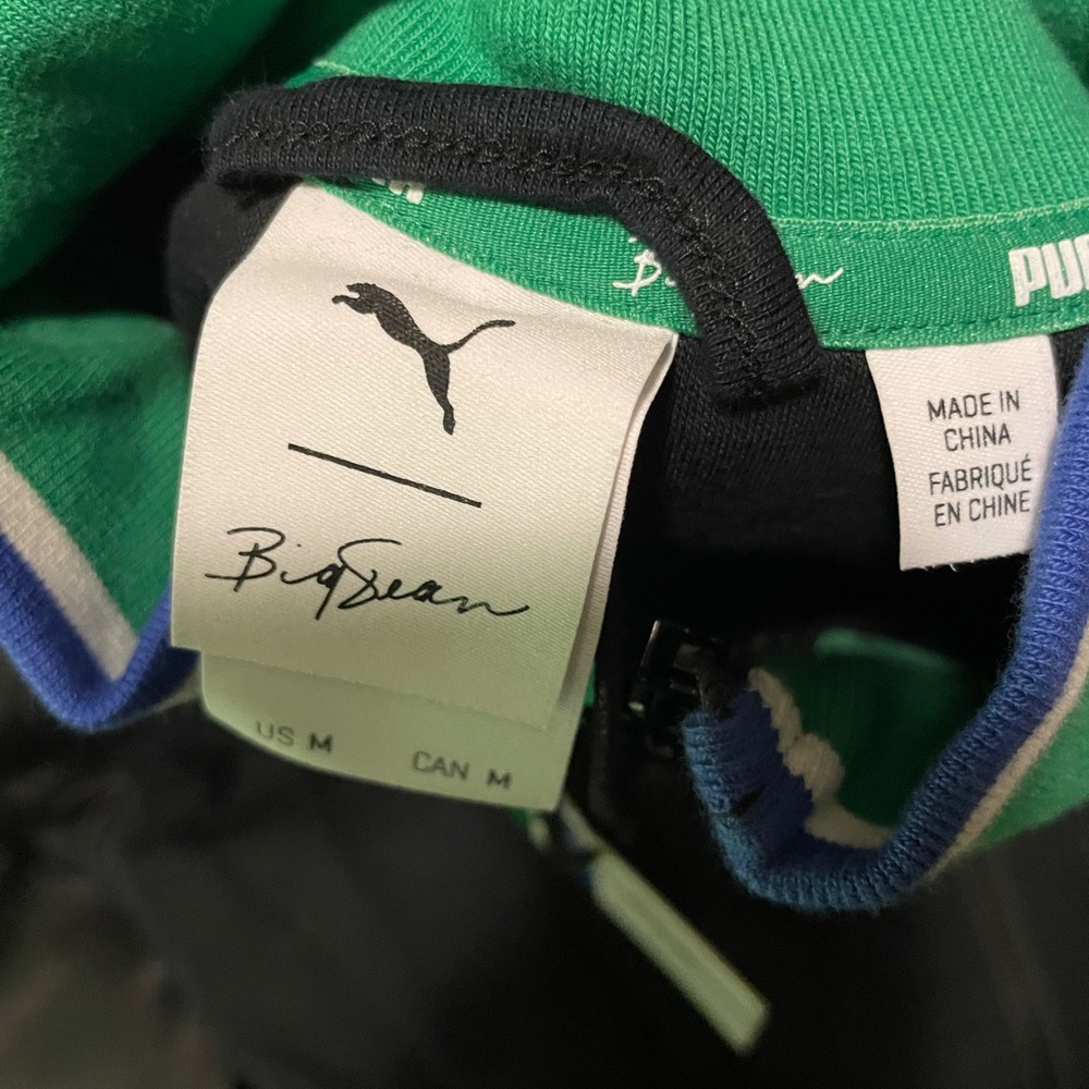 A jacket - Picture 3 of 5
